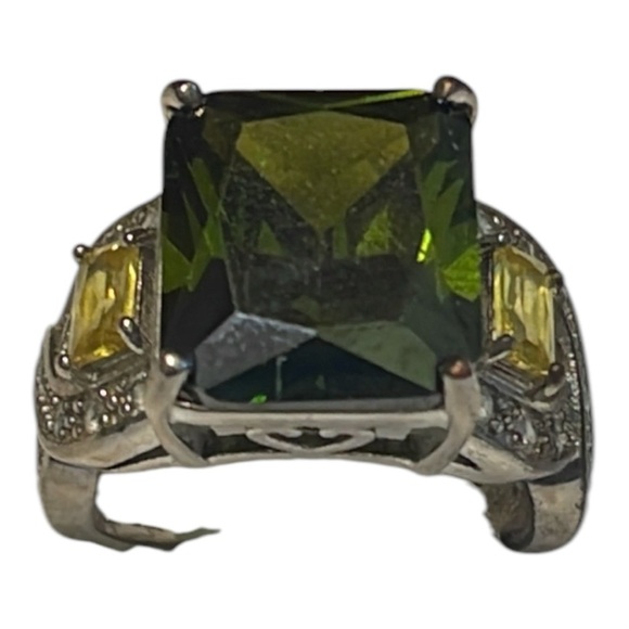 Intricate Silver and Yellow Gemstone Ring with Split Shank - Picture 4 of 6